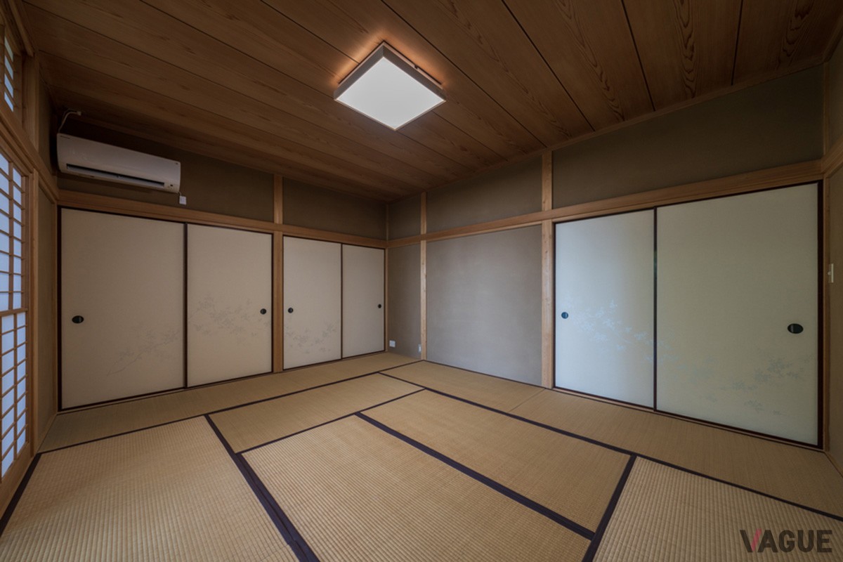 静寂に包まれ畳にごろんと寝転がれば、そこには非日常が広がる