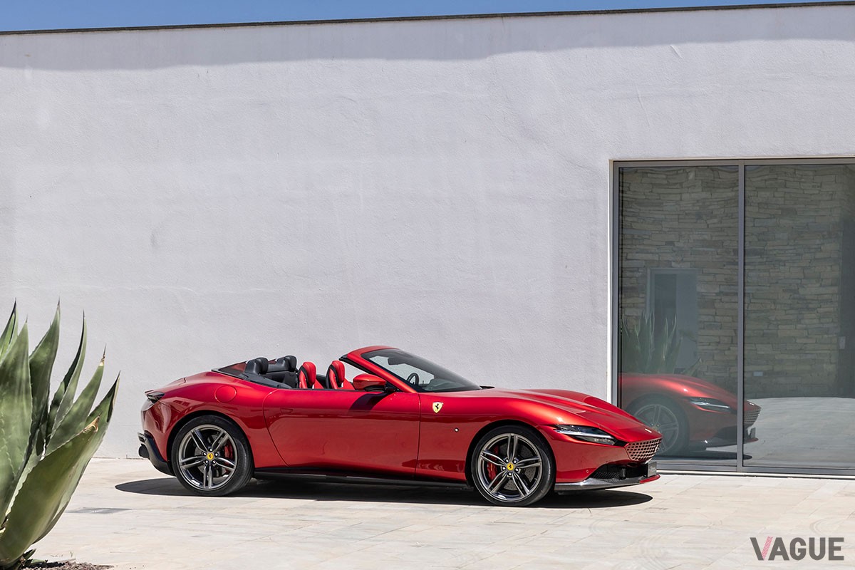 美しいルックスと上々の使い勝手、そして走らせれば快感でオープンカーの歓びも存分に堪能できるフェラーリ「ローマ スパイダー」