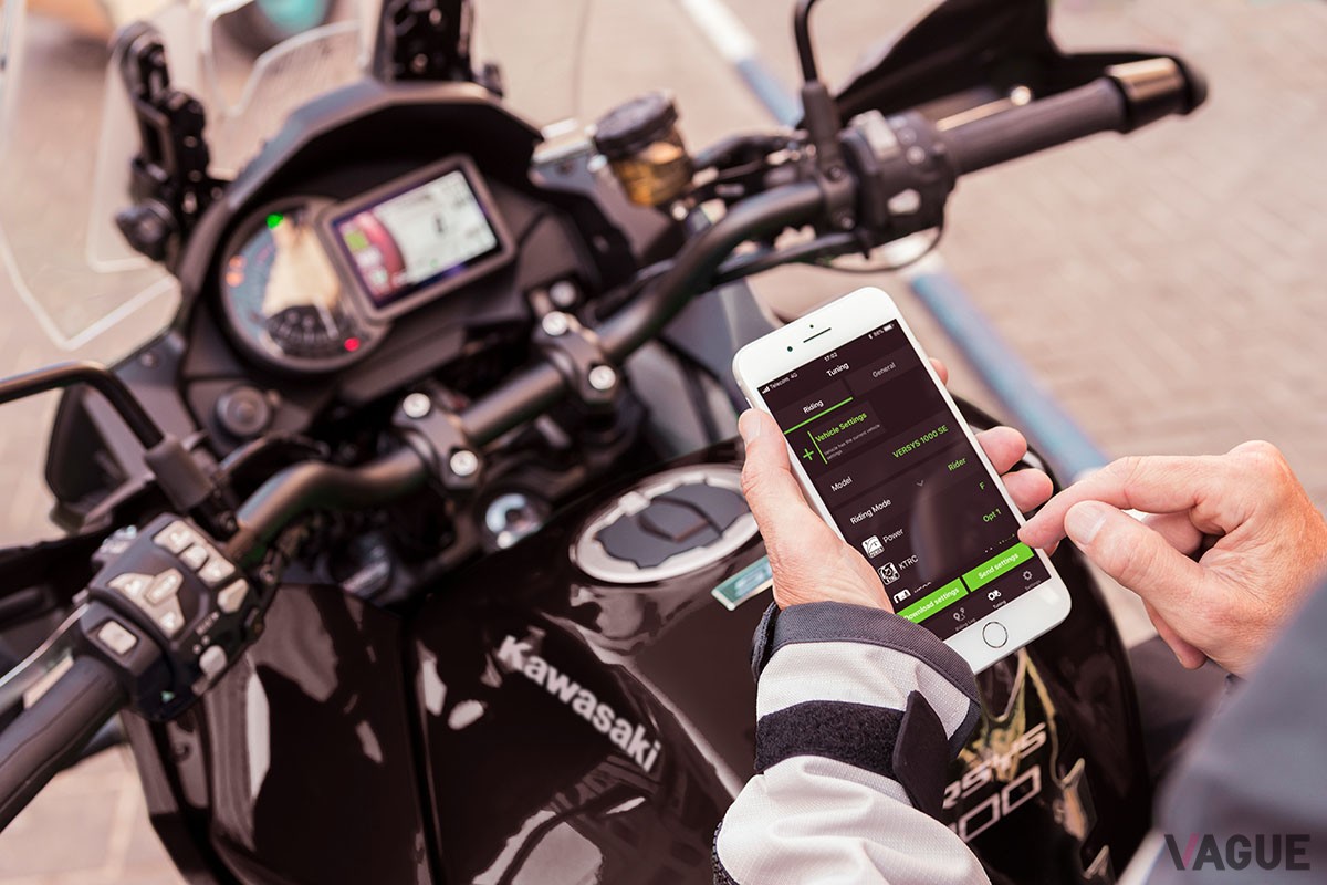 アドベンチャースタイルのビッグバイクであるカワサキ新型「VERSYS 1000 SE」は峠道もロングツーリングも存分に楽しめる