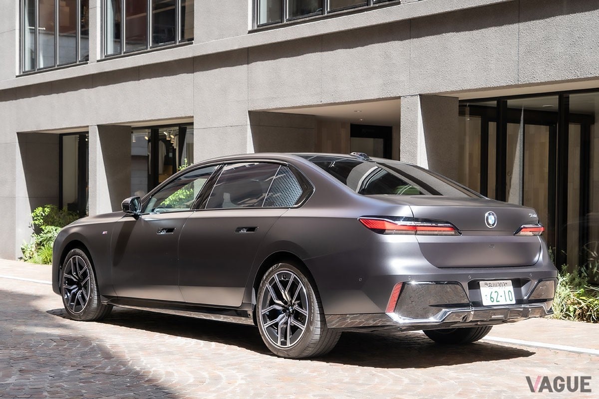BMW新型「7シリーズ」。ディーゼル・ガソリンの内燃機関モデルのほか、EVの「i7」も用意する
