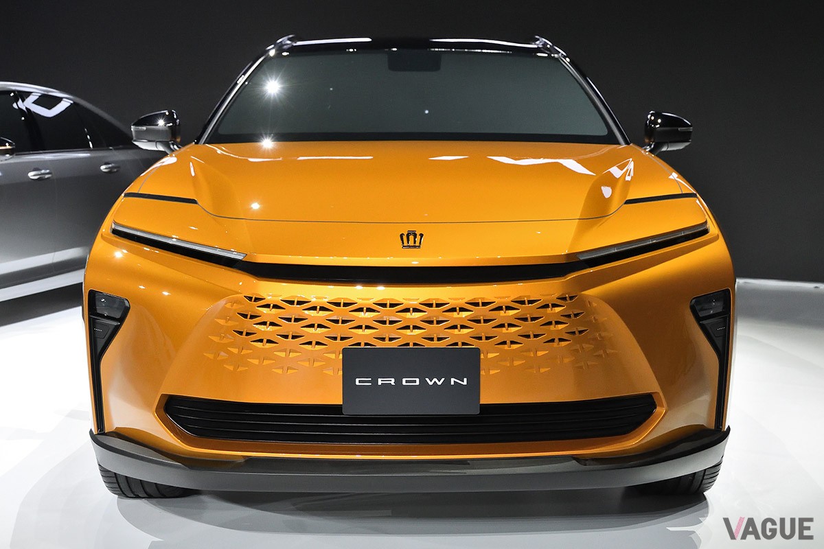 後席の背もたれを倒すと現れる広大な“フルフラットデッキ”がアウトドアで活躍しそうなトヨタ新型「クラウン・エステート」