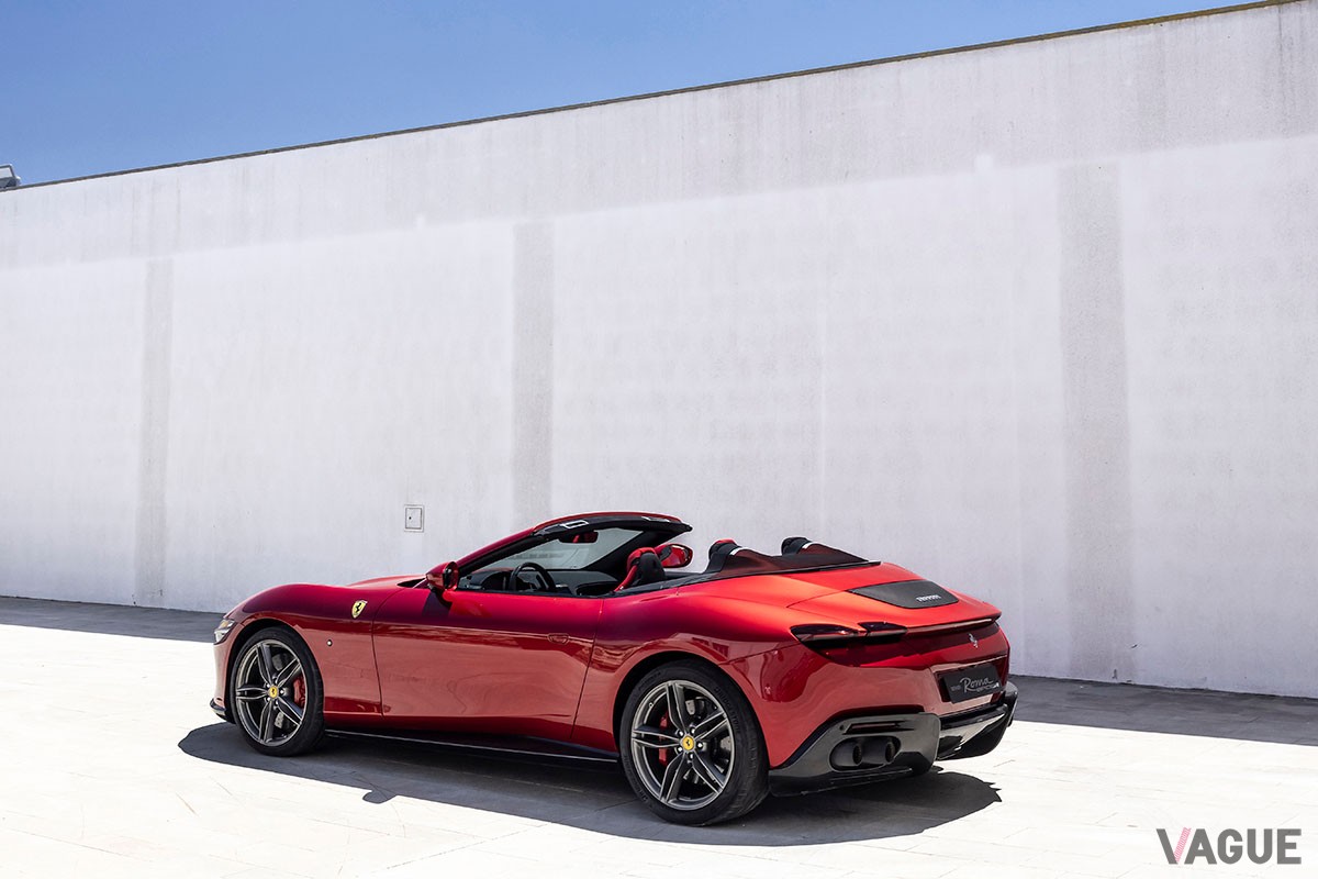 美しいルックスと上々の使い勝手、そして走らせれば快感でオープンカーの歓びも存分に堪能できるフェラーリ「ローマ スパイダー」