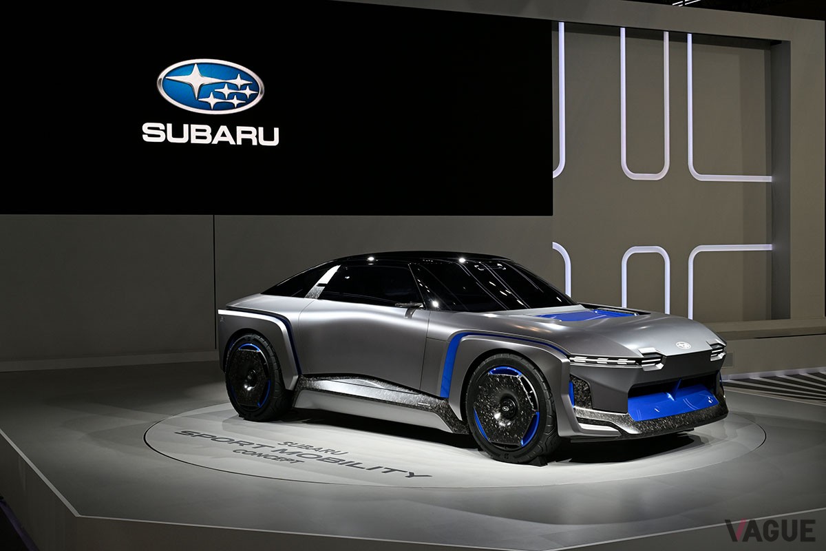 「ジャパンモビリティショー2023」で初公開された未来のスポーツクーペを想起させるスバルのコンセプトカー「スポーツモビリティコンセプト」