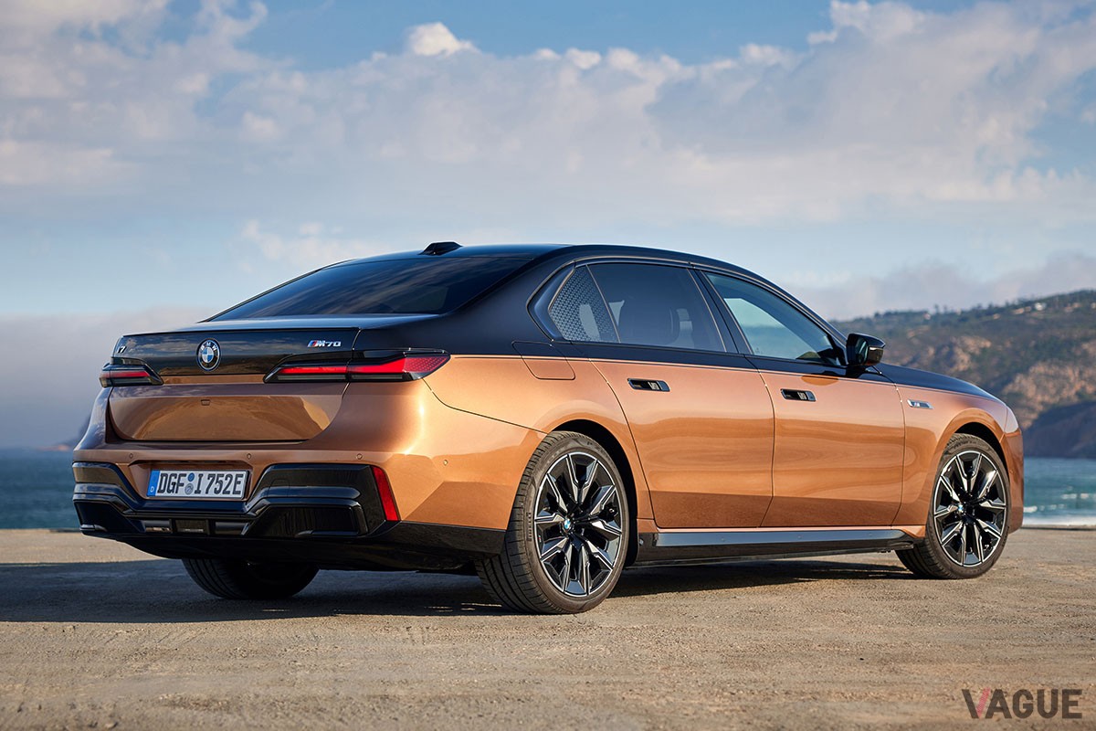 エンジン車のファンさえもその魅力にグラグラしてしまいそうなBMW「i7 M70 xDrive」