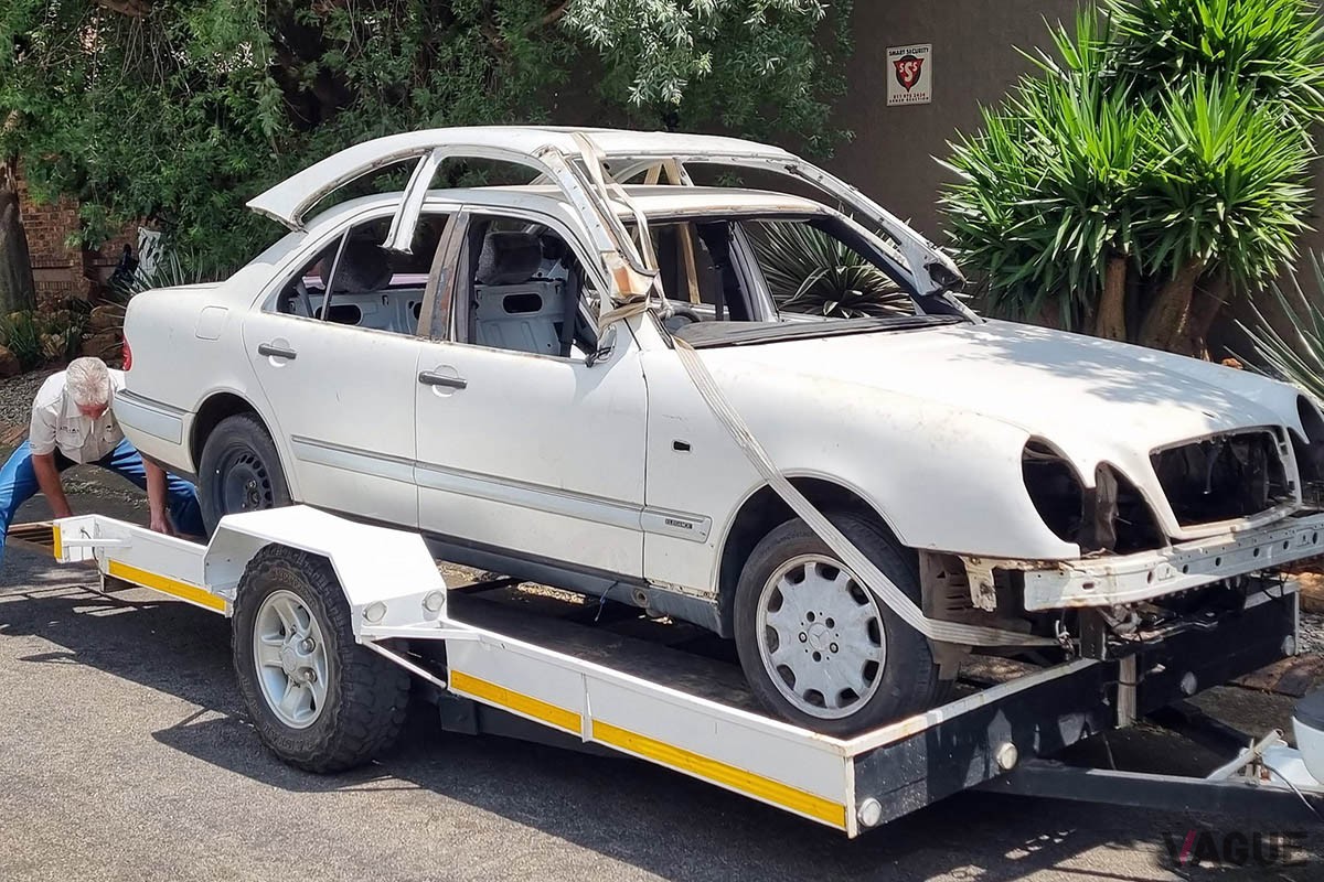 ベース車に用いられたメルセデス・ベンツ「Eクラス」（C）Facebook『Johan Ackermann』