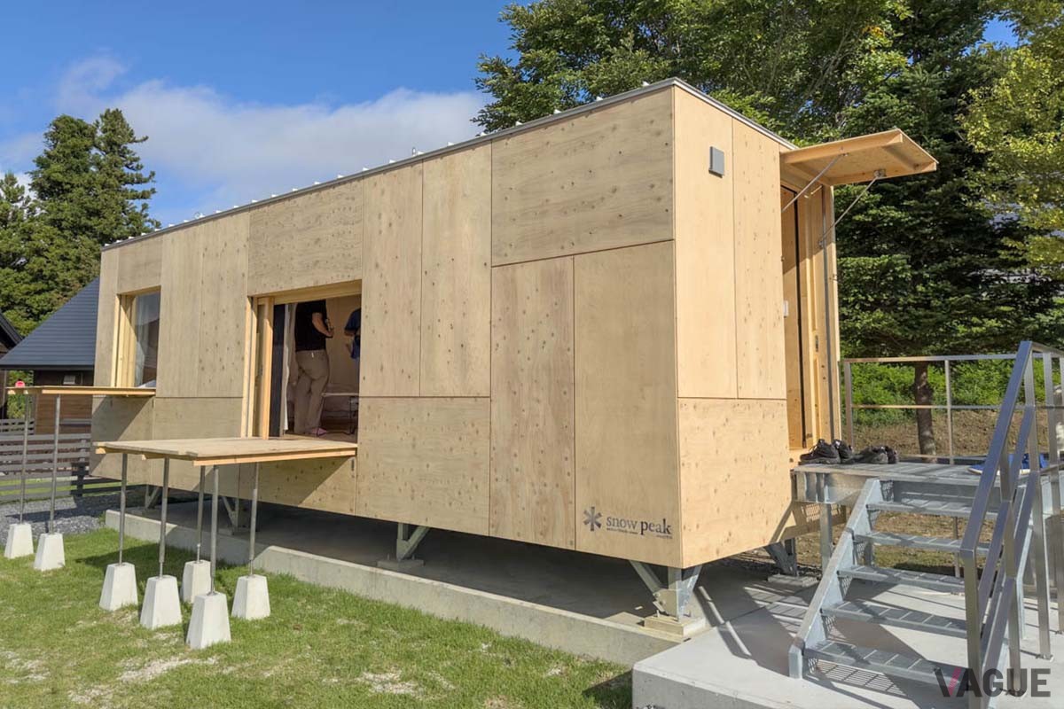 バストイレ付きのモバイルハウス「住箱-JYUBAKO-」は三基設置されています