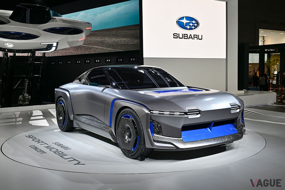 「ジャパンモビリティショー2023」で初公開された未来のスポーツクーペを想起させるスバルのコンセプトカー「スポーツモビリティコンセプト」