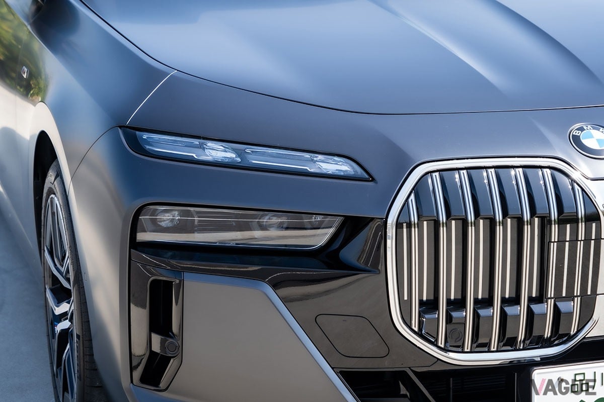 BMW新型「7シリーズ」。ディーゼル・ガソリンの内燃機関モデルのほか、EVの「i7」も用意する