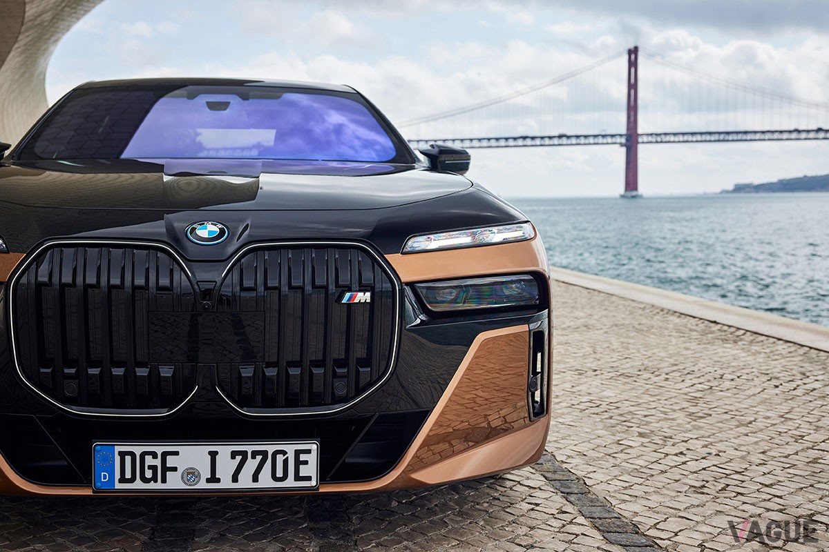 エンジン車のファンさえもその魅力にグラグラしてしまいそうなBMW「i7 M70 xDrive」