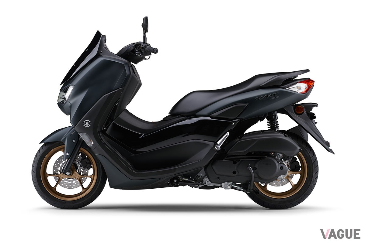 メタリックなホワイトとソリッドなレッドの2色が新たに加わり、全4色のカラー展開となったヤマハの軽二輪スクーター新型「NMAX155 ABS」