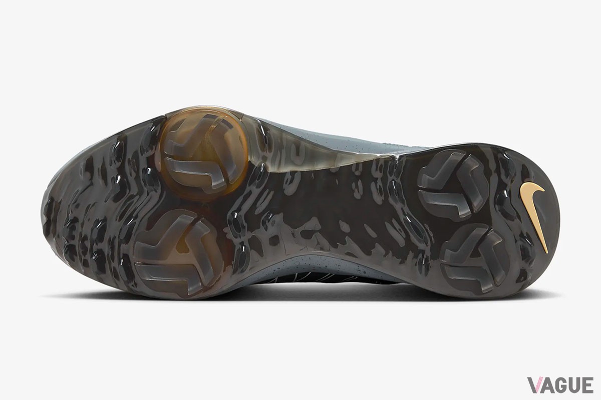 シューレース部を覆うアッパーデザインにより、靴内部への雨水の浸入をしっかり防ぐナイキの新作ゴルフシューズ「エア ズーム インフィニティ ツアー ネクスト％ シールド」