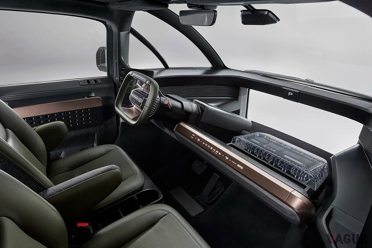 「ライフスタイル・ビークル」アドベンチャー仕様のインテリア（C）CANOO