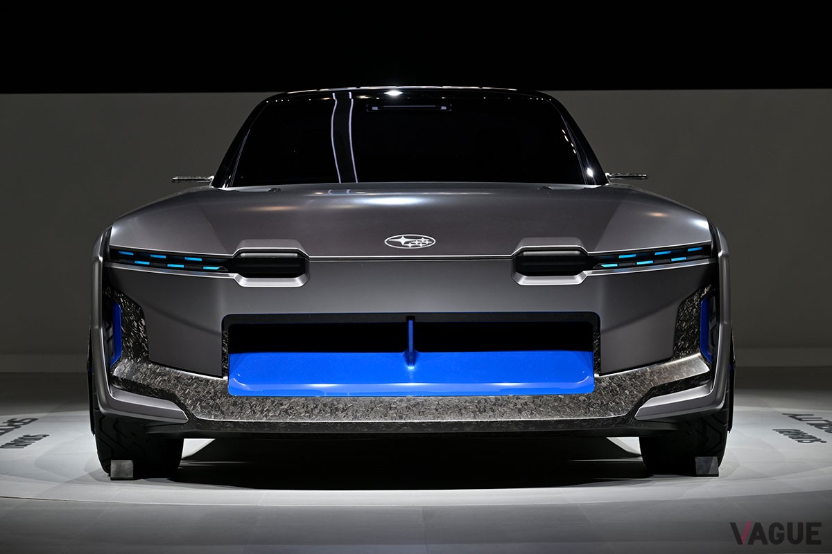 「ジャパンモビリティショー2023」で初公開された未来のスポーツクーペを想起させるスバルのコンセプトカー「スポーツモビリティコンセプト」