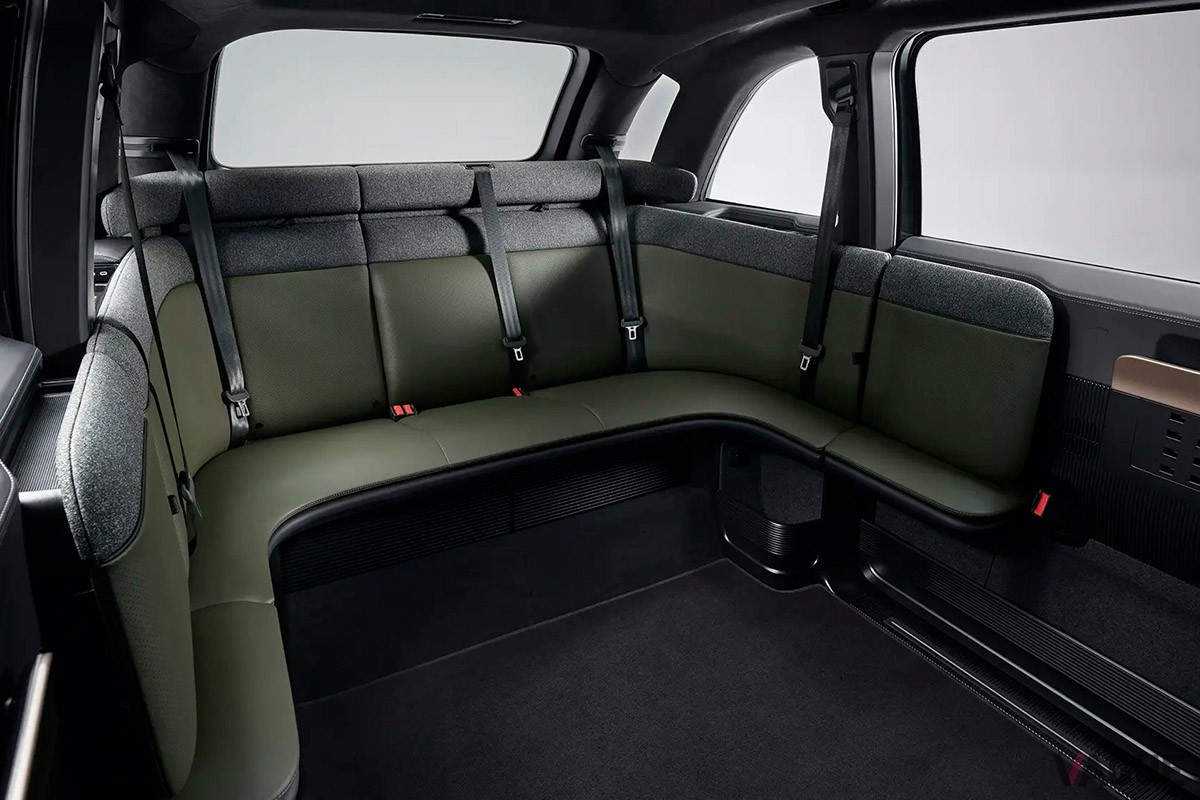 「ライフスタイル・ビークル」アドベンチャー仕様のインテリア（C）CANOO