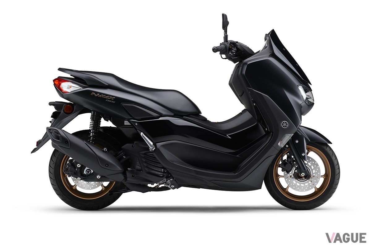メタリックなホワイトとソリッドなレッドの2色が新たに加わり、全4色のカラー展開となったヤマハの軽二輪スクーター新型「NMAX155 ABS」