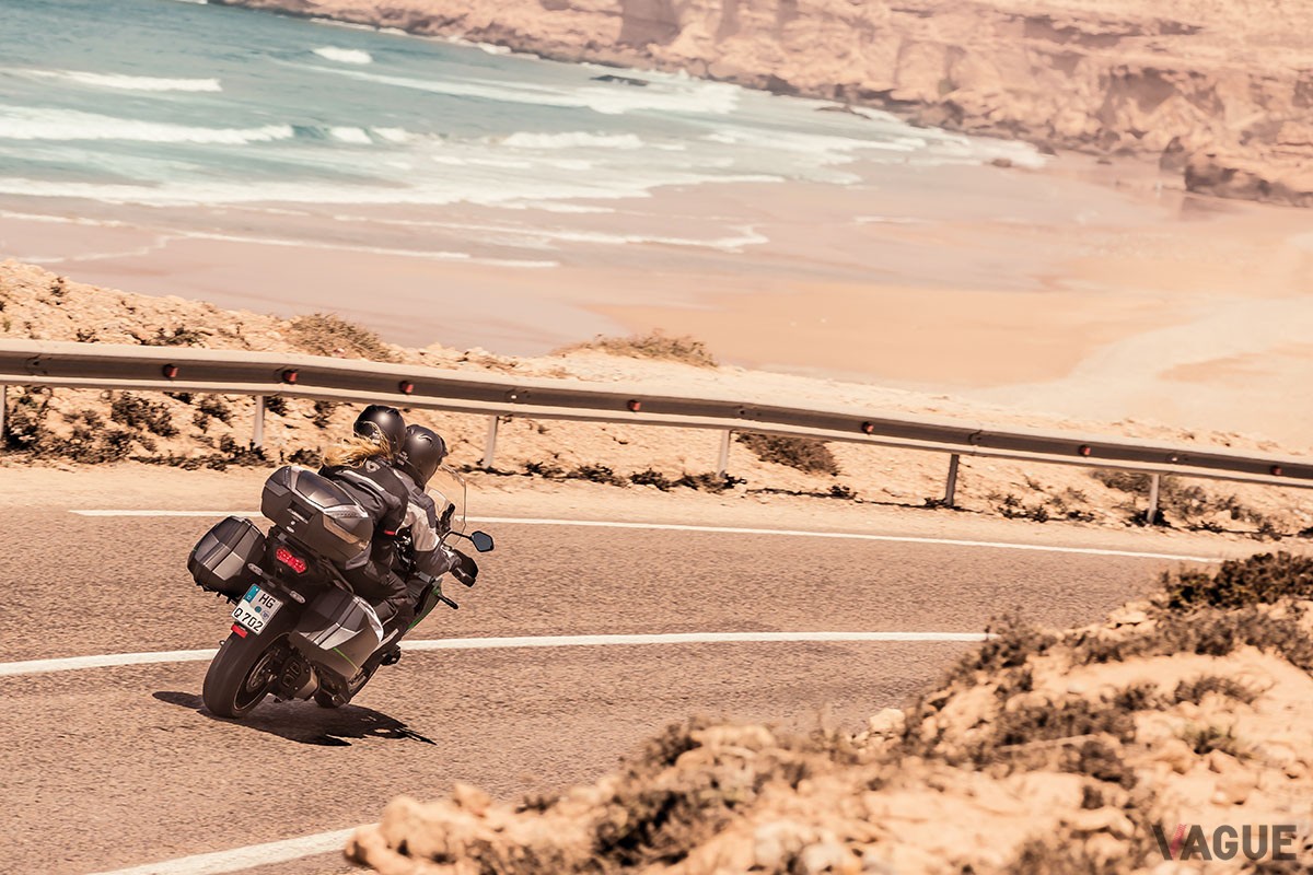 アドベンチャースタイルのビッグバイクであるカワサキ新型「VERSYS 1000 SE」は峠道もロングツーリングも存分に楽しめる