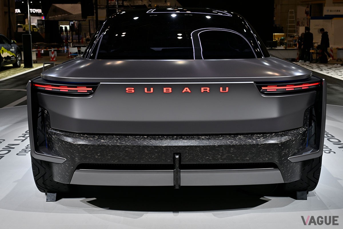 「ジャパンモビリティショー2023」で初公開された未来のスポーツクーペを想起させるスバルのコンセプトカー「スポーツモビリティコンセプト」