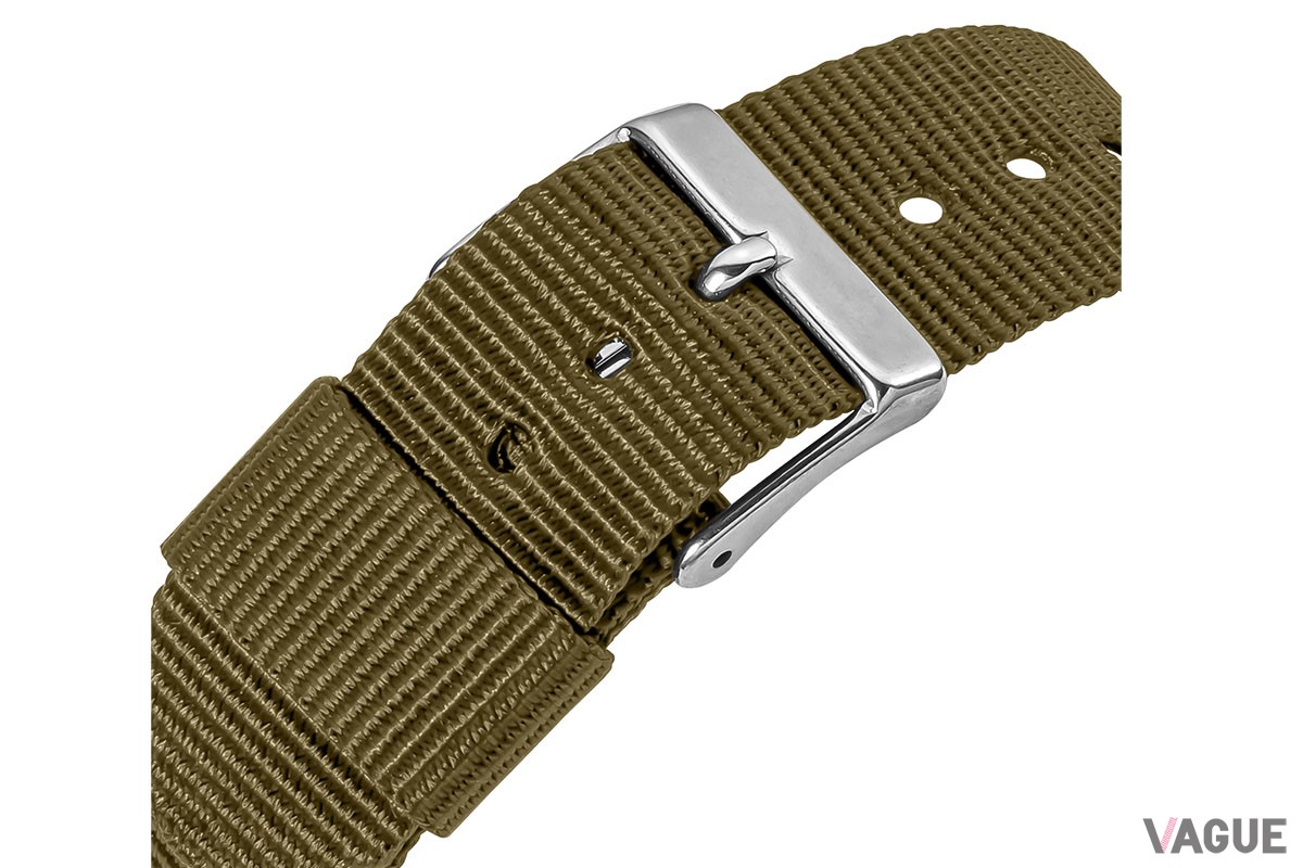 シンプルなピンバックルを採用