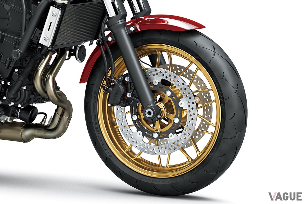 往年の「Z650」をオマージュしたカラーリング“キャンディミディアムレッド”を新採用したカワサキ「Z650RS」の2024年モデル