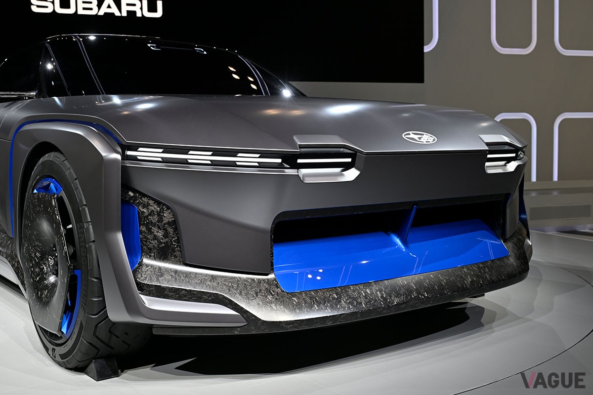 「ジャパンモビリティショー2023」で初公開された未来のスポーツクーペを想起させるスバルのコンセプトカー「スポーツモビリティコンセプト」