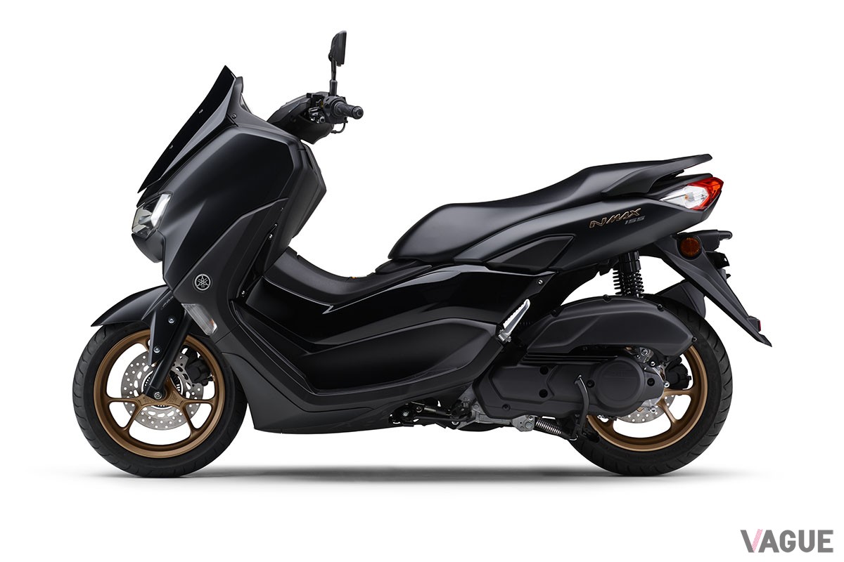 メタリックなホワイトとソリッドなレッドの2色が新たに加わり、全4色のカラー展開となったヤマハの軽二輪スクーター新型「NMAX155 ABS」