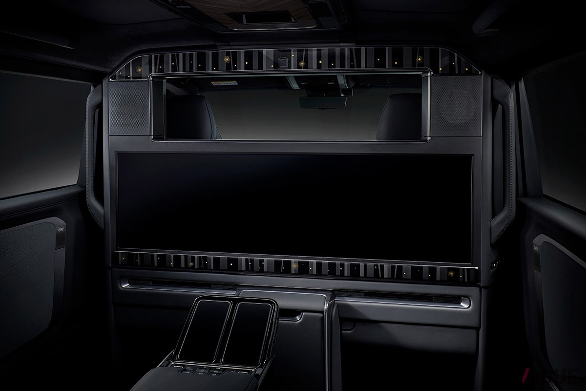 モデリスタが展開するレクサス新型「LM」用カスタマイズアイテムは、内外装をさらにエレガントかつきらびやかに演出する