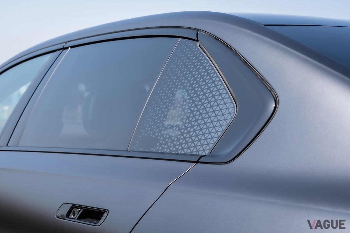BMW新型「7シリーズ」。ディーゼル・ガソリンの内燃機関モデルのほか、EVの「i7」も用意する