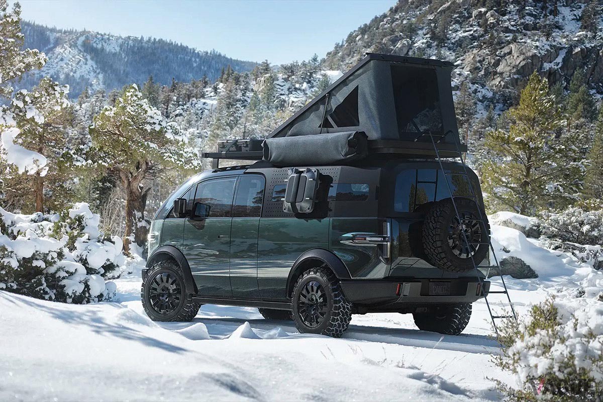 「ピックアップ」の荷台部分にキャビンを設け、ルーフトップテントを備えたキャンパー仕様も提案（C）CANOO