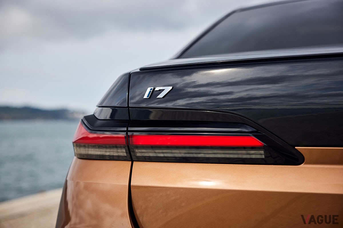 エンジン車のファンさえもその魅力にグラグラしてしまいそうなBMW「i7 M70 xDrive」