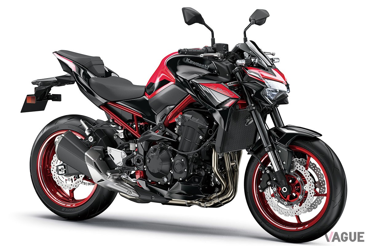 キャンディパーシモンレッド×エボニーの新カラー＆グラフィックを採用したカワサキ「Z900」の2024年モデル