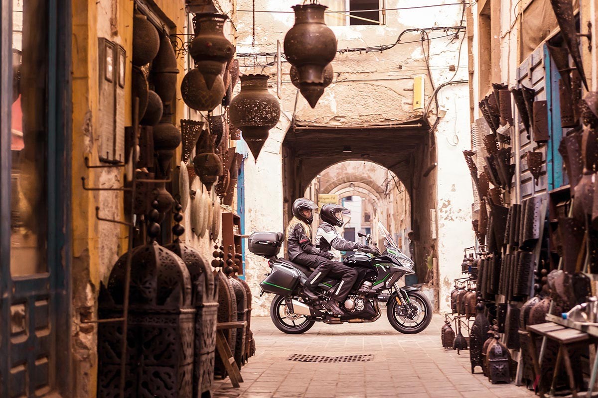 アドベンチャースタイルのビッグバイクであるカワサキ新型「VERSYS 1000 SE」は峠道もロングツーリングも存分に楽しめる