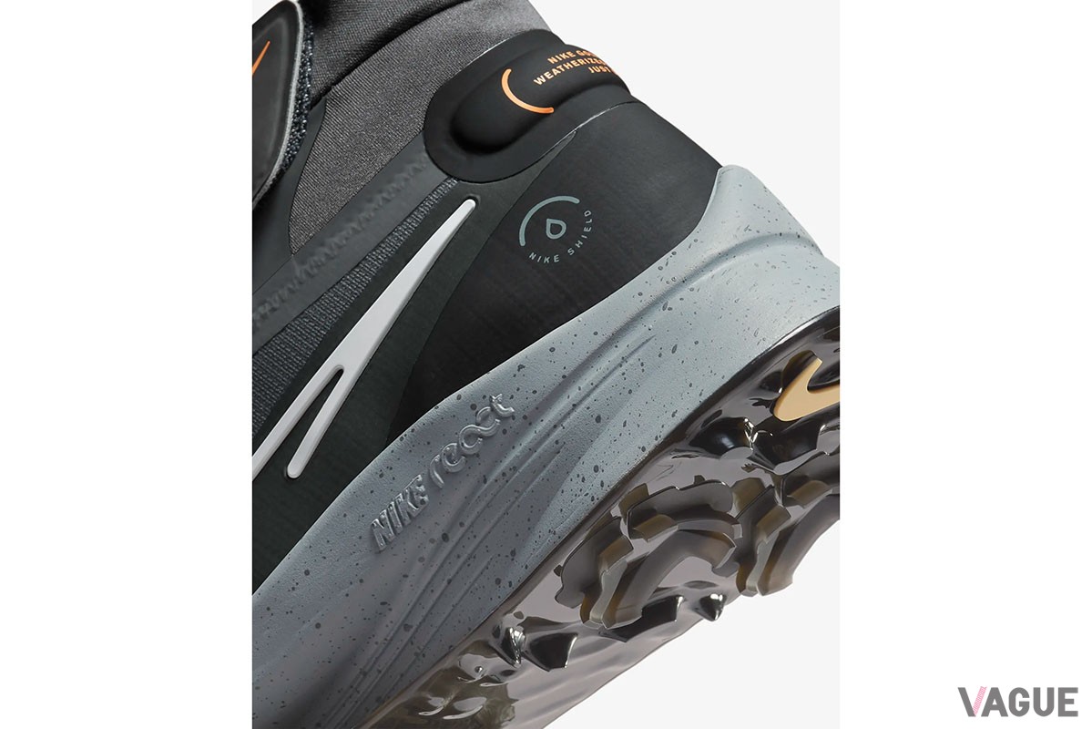 シューレース部を覆うアッパーデザインにより、靴内部への雨水の浸入をしっかり防ぐナイキの新作ゴルフシューズ「エア ズーム インフィニティ ツアー ネクスト％ シールド」