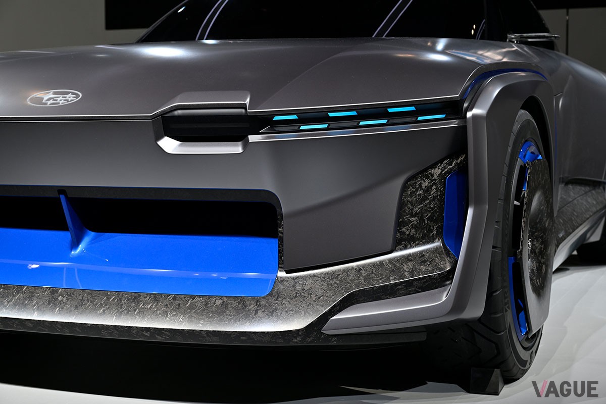 「ジャパンモビリティショー2023」で初公開された未来のスポーツクーペを想起させるスバルのコンセプトカー「スポーツモビリティコンセプト」