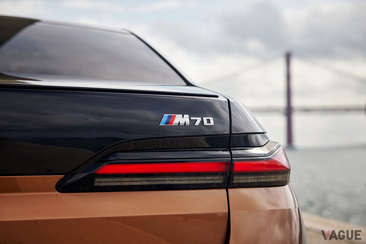 エンジン車のファンさえもその魅力にグラグラしてしまいそうなBMW「i7 M70 xDrive」