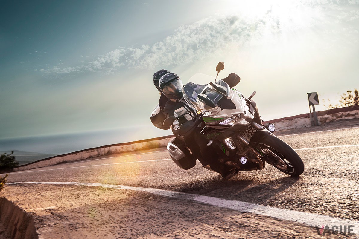 アドベンチャースタイルのビッグバイクであるカワサキ新型「VERSYS 1000 SE」は峠道もロングツーリングも存分に楽しめる