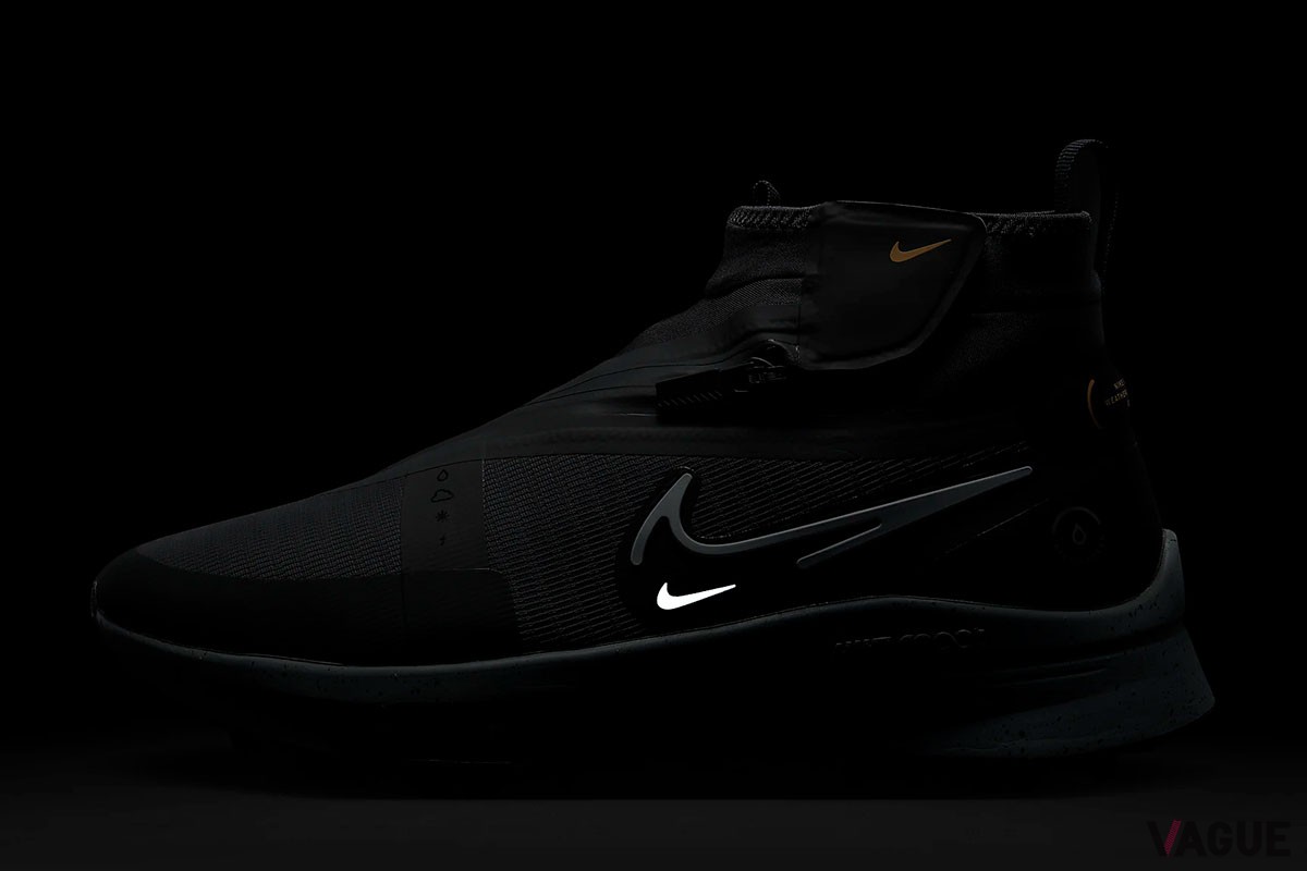 シューレース部を覆うアッパーデザインにより、靴内部への雨水の浸入をしっかり防ぐナイキの新作ゴルフシューズ「エア ズーム インフィニティ ツアー ネクスト％ シールド」