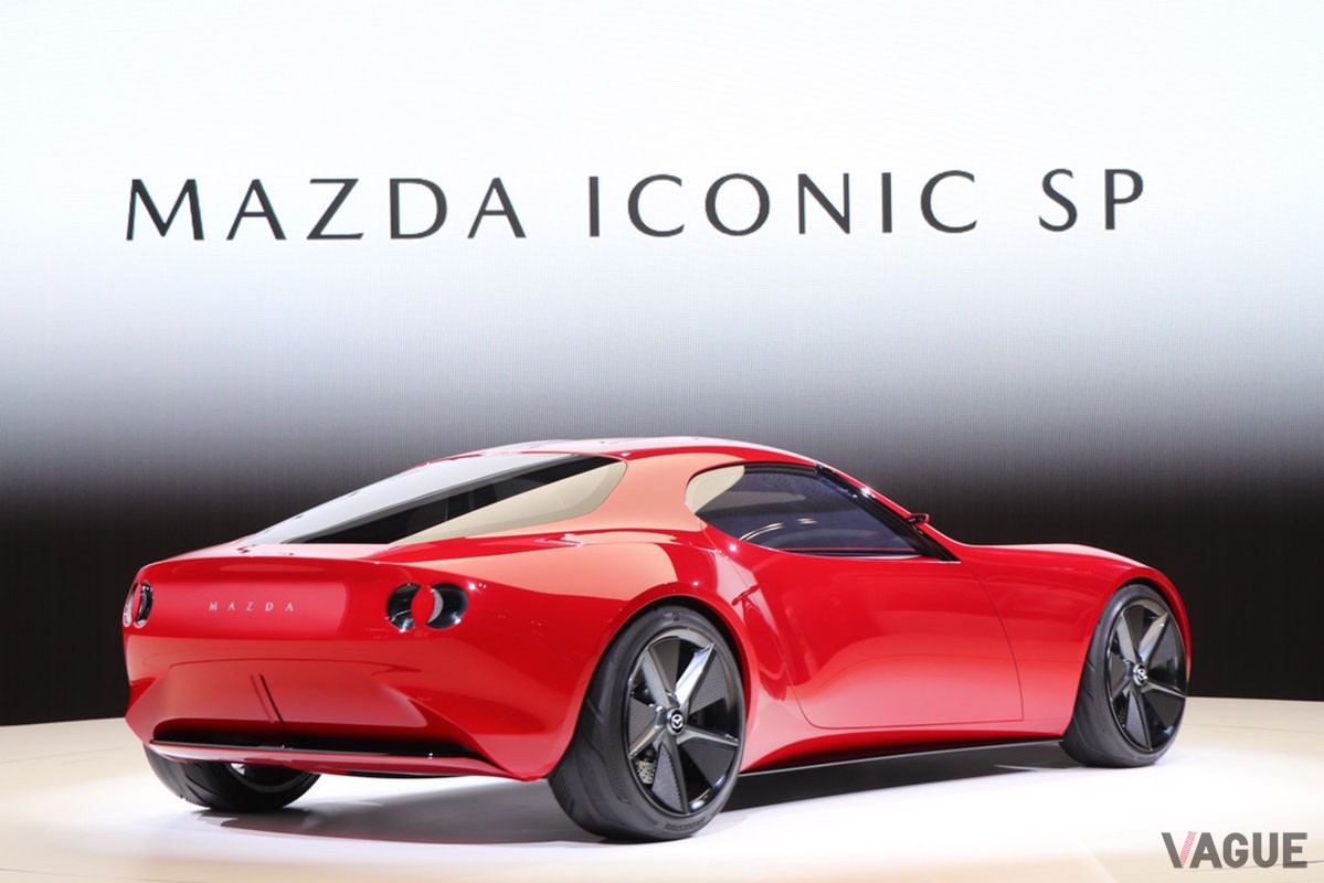 マツダが「ジャパンモビリティショー2023」で世界初公開したコンパクトスポーツカーのコンセプトモデル「MAZDA ICONIC SP」