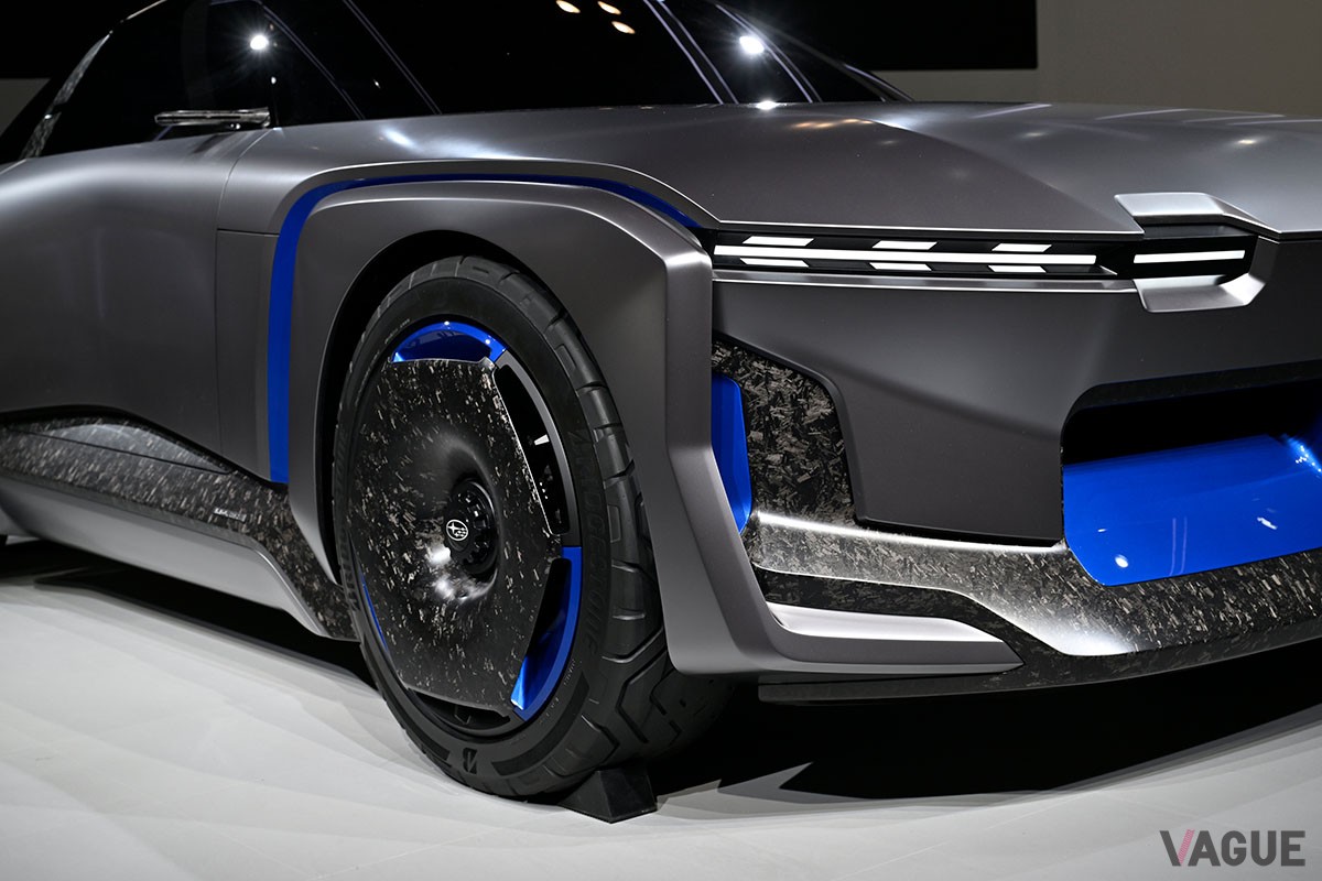 「ジャパンモビリティショー2023」で初公開された未来のスポーツクーペを想起させるスバルのコンセプトカー「スポーツモビリティコンセプト」