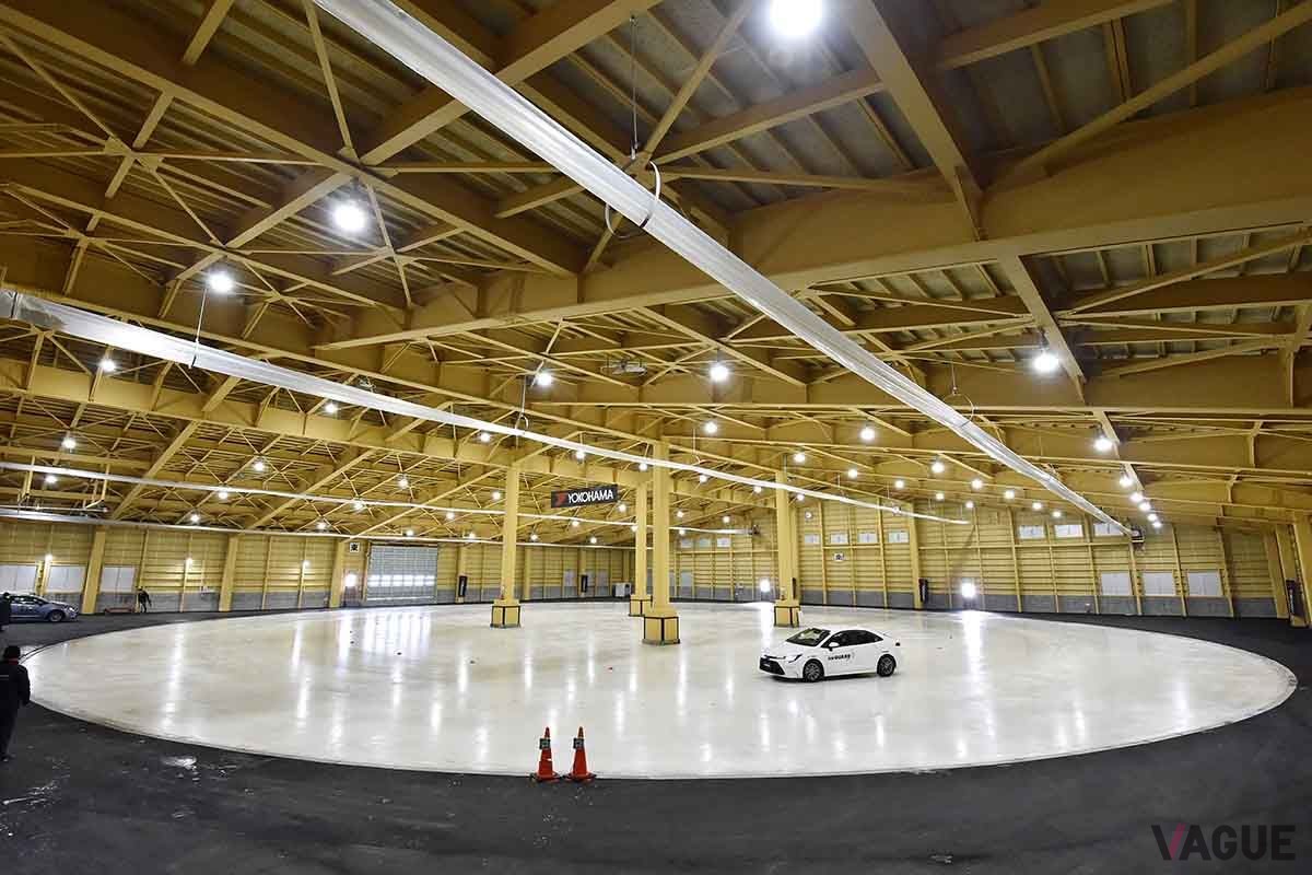 2023年1月5日から稼働を始めた、ヨコハマのTTCH（北海道タイヤテストセンター）に新たにできた屋内氷盤旋回試験場