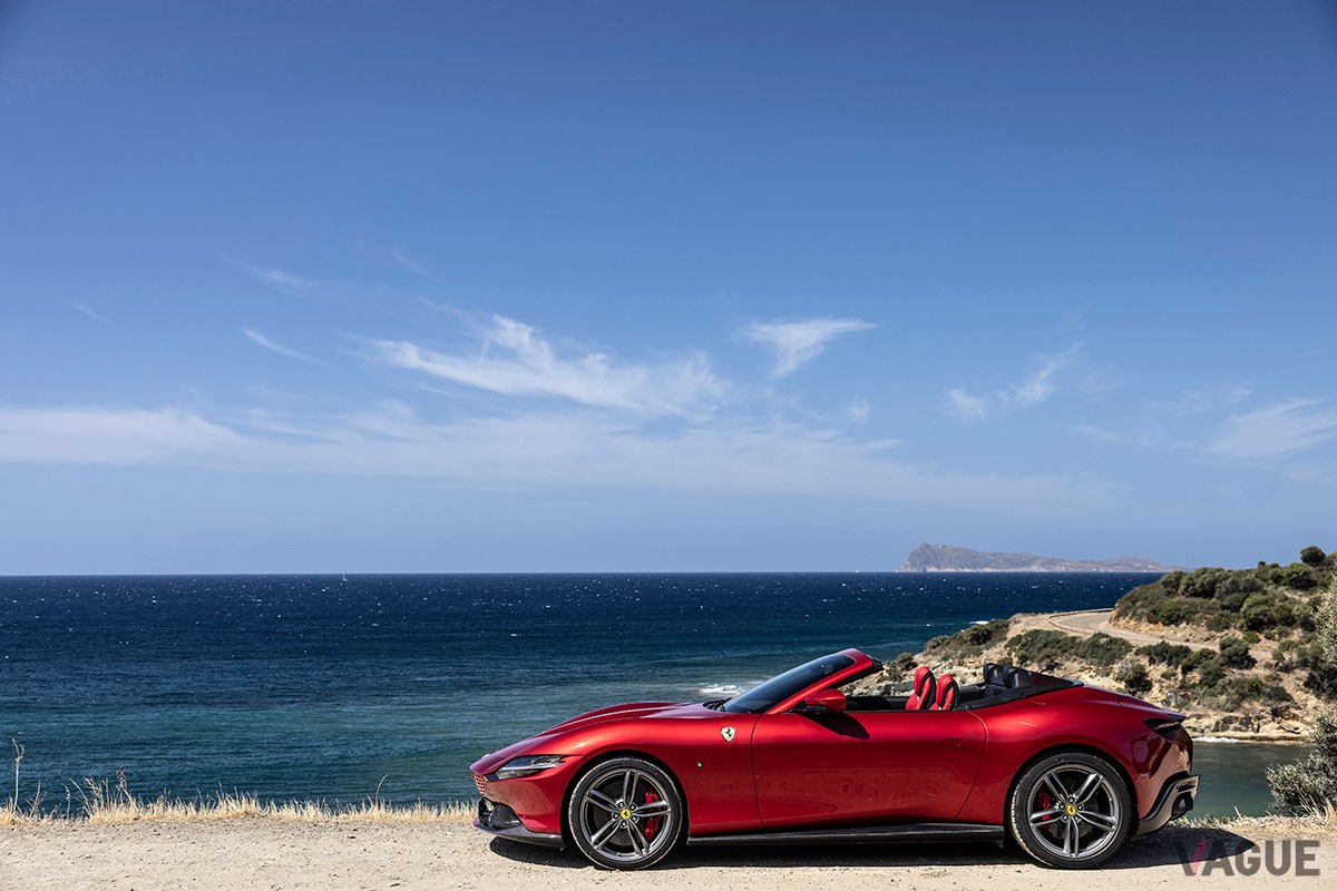 美しいルックスと上々の使い勝手、そして走らせれば快感でオープンカーの歓びも存分に堪能できるフェラーリ「ローマ スパイダー」