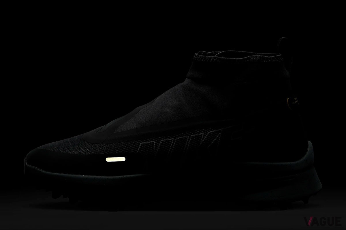 シューレース部を覆うアッパーデザインにより、靴内部への雨水の浸入をしっかり防ぐナイキの新作ゴルフシューズ「エア ズーム インフィニティ ツアー ネクスト％ シールド」