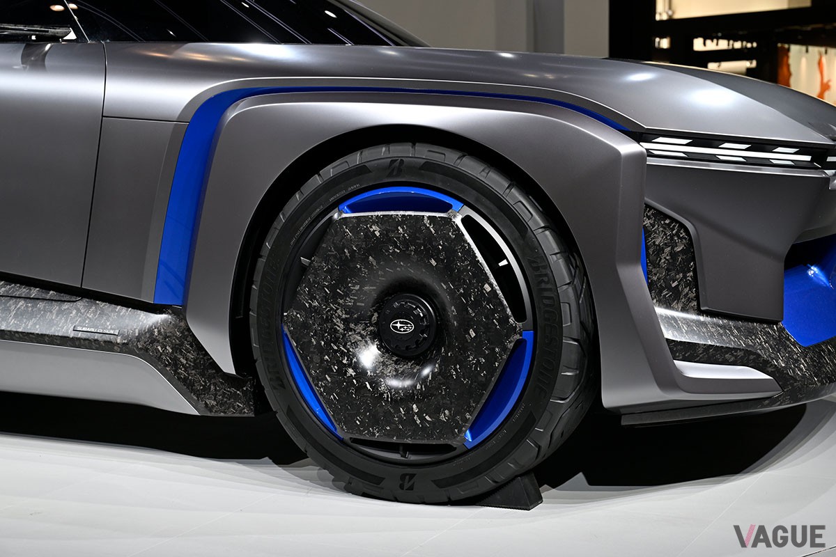 「ジャパンモビリティショー2023」で初公開された未来のスポーツクーペを想起させるスバルのコンセプトカー「スポーツモビリティコンセプト」