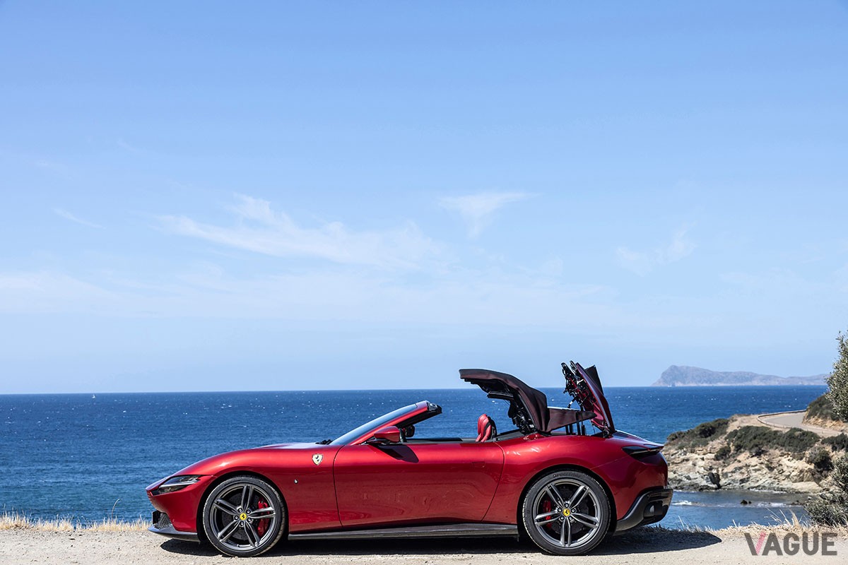 美しいルックスと上々の使い勝手、そして走らせれば快感でオープンカーの歓びも存分に堪能できるフェラーリ「ローマ スパイダー」