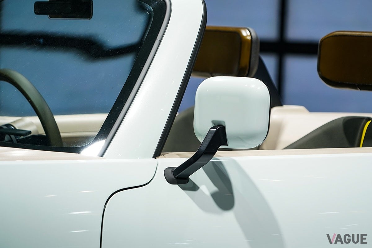 ジャパンモビリティショー2023で世界初公開されたダイハツの新発想オープンカー「オサンポ」