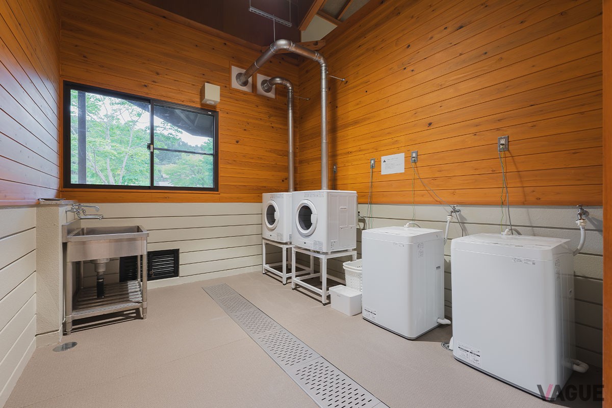 ランドリースペースには乾燥機も用意されるので、ロングステイでも安心です