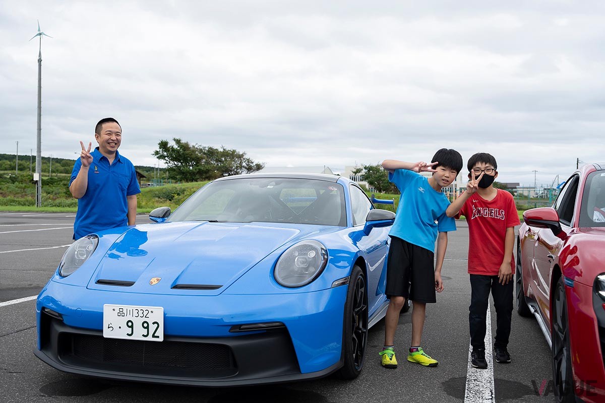利尻島のセミナーでは「タイカンGTS」と「911GT3」の体験試乗会も実施
