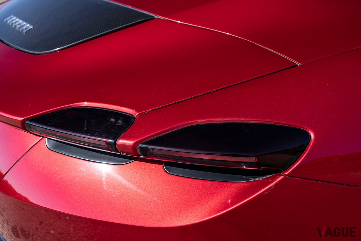 美しいルックスと上々の使い勝手、そして走らせれば快感でオープンカーの歓びも存分に堪能できるフェラーリ「ローマ スパイダー」