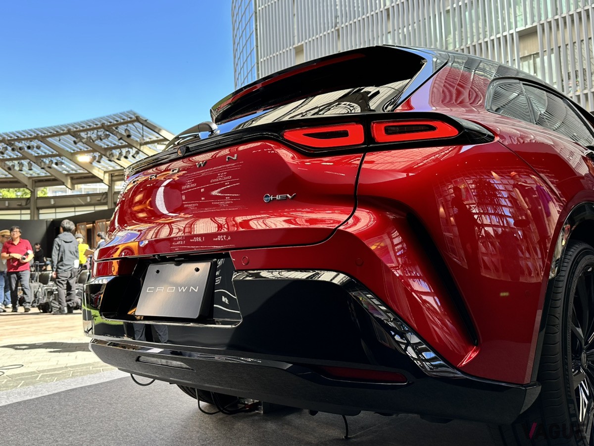 トヨタ新型「クラウン・スポーツ」が待望の受注開始。日本を代表する高級車に“新種”のスポーツSUVが加わった