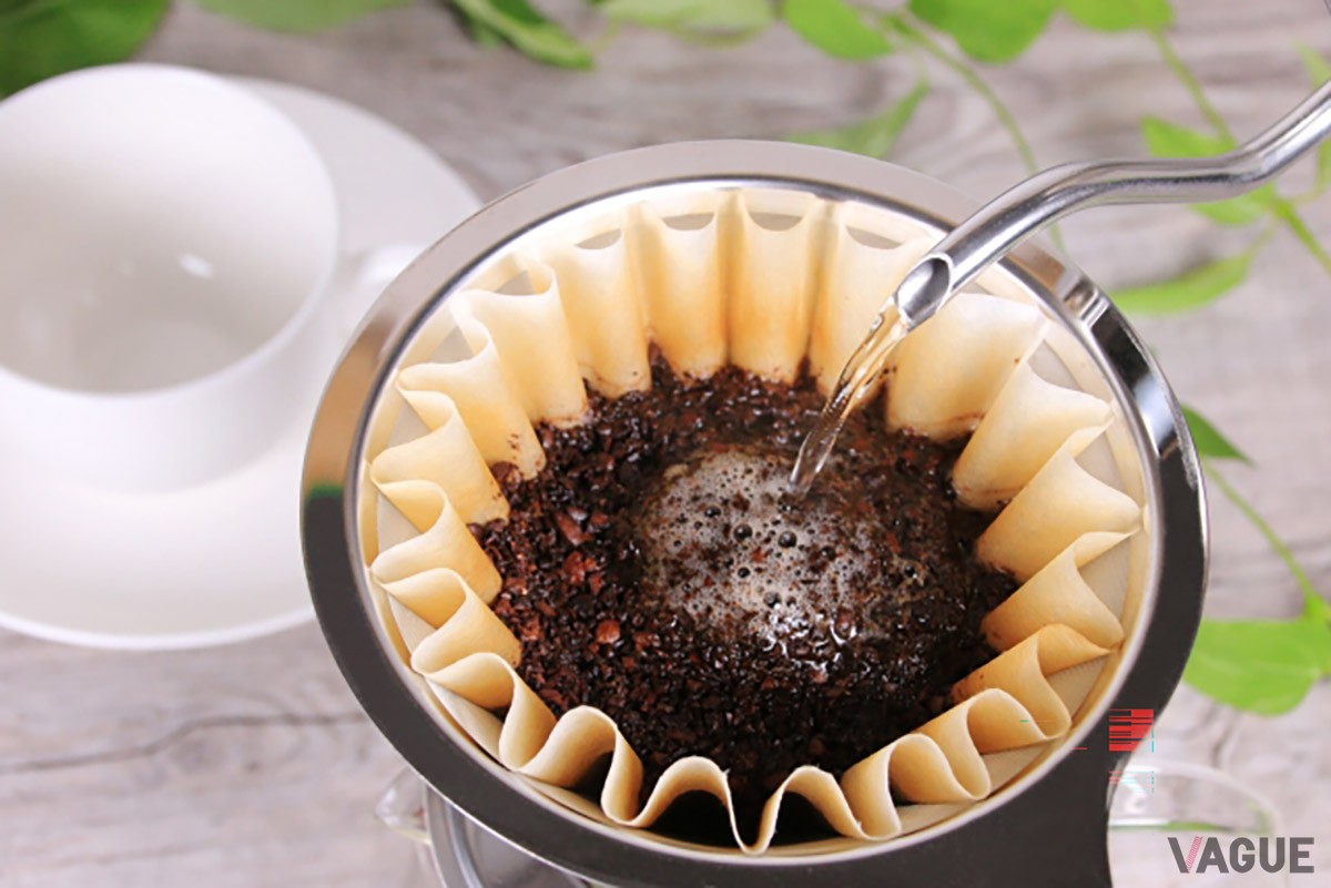 粉に挽いたコーヒー粉をお湯でドリップすることで香り高いコーヒーが楽しめる