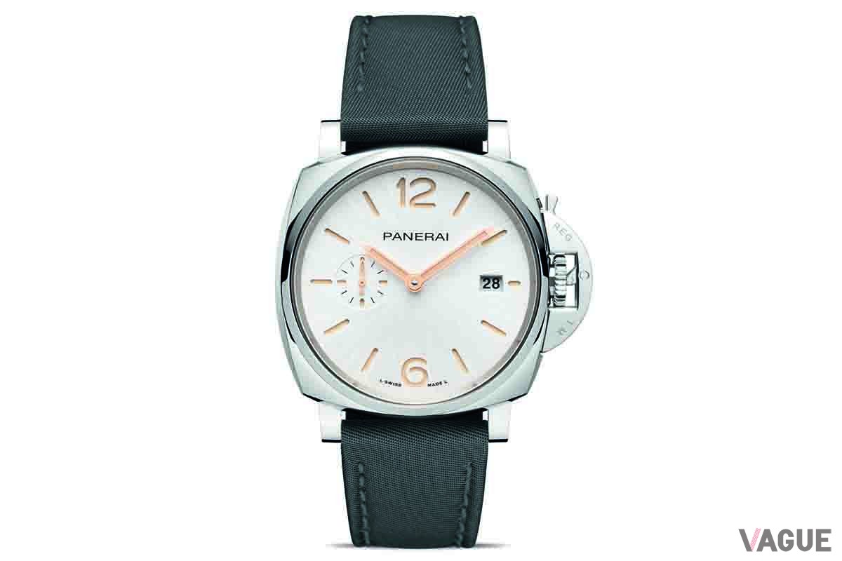 サンブラッシュ仕上げが際立つホワイトダイヤル42mmモデル（品番：PAM01428、95万3700円）